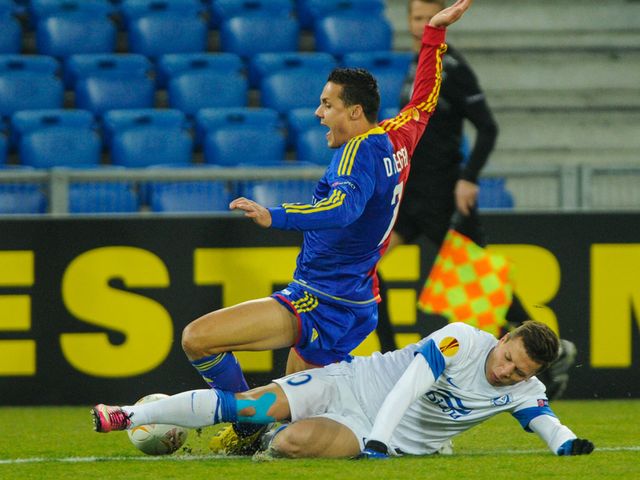 David Degen is tackled by Yevhen Konoplyanka