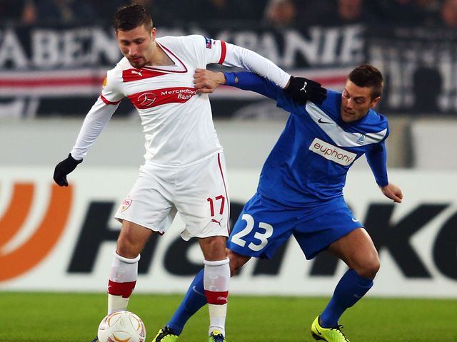 Tunay Torun and Benjamin de Ceulaer battle for the ball
