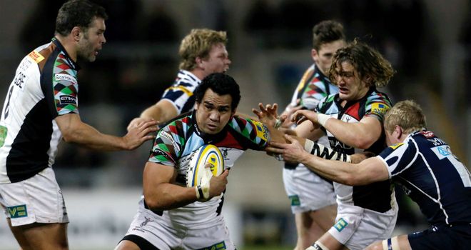 Maurie Fa'asavalu on the charge for Quins