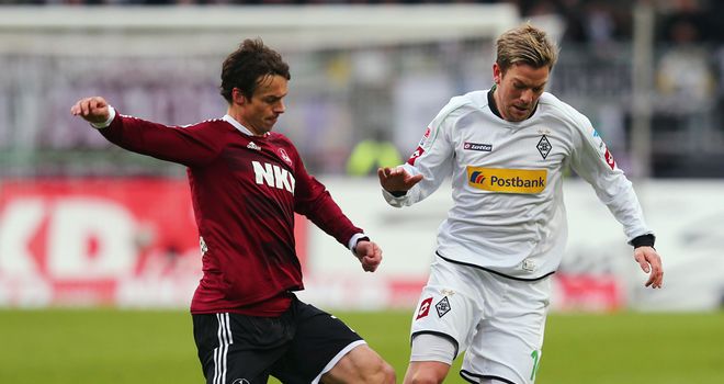 Thorben Marx and Markus Feulner tangle.
