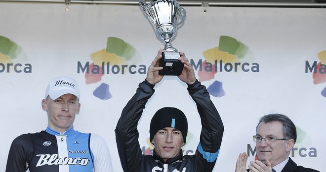 Henao got his hands on some silverware