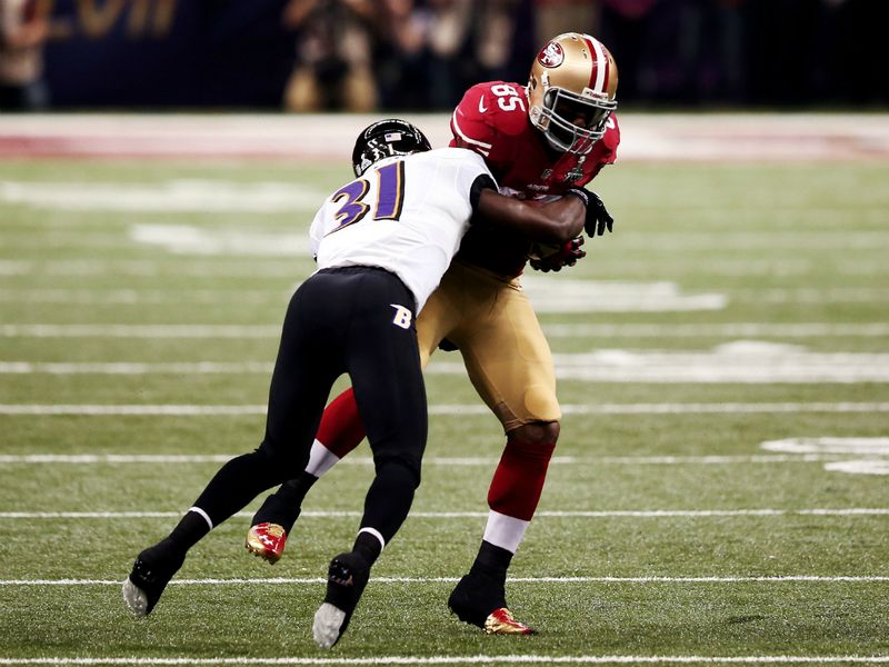 Bernard Pollard put an early hit on Vernon Davis