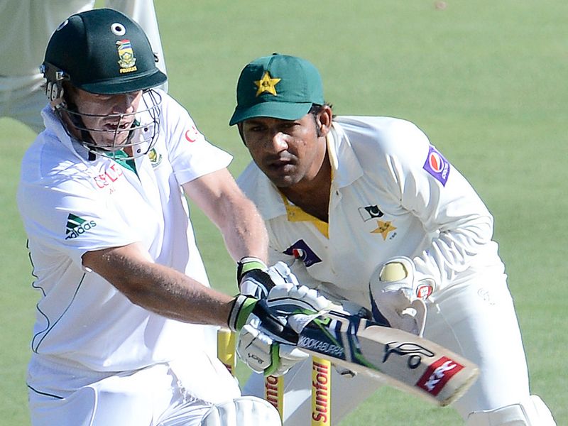 AB de Villiers ended the day unbeaten on 98. SA had 334 for six.