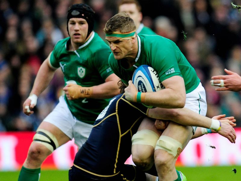 ... before being tackled by Ruaridh Jackson