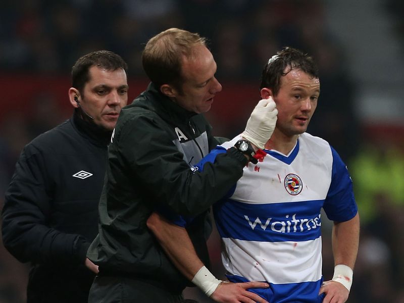 A clash of heads between Noel Hunt and Nemanja Vidic saw the former require treatment.
