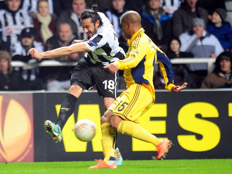 Newcastle midfielder Jonas Gutierrez tussles for the ball with Metalist player Fininho