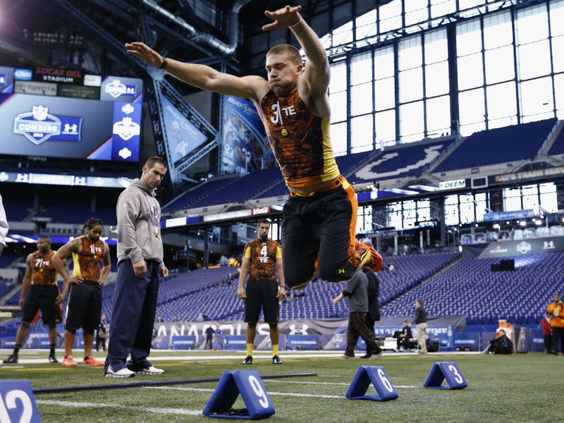 Zach Ertz looks like the top tight end available