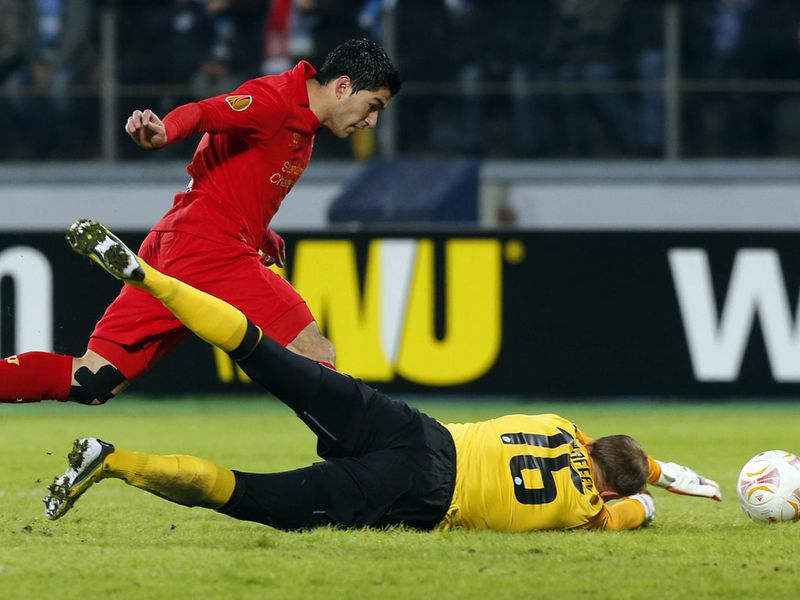 Luis Suarez rounds goalkeeper Vyacheslav Malafeev but could not put the ball in the net
