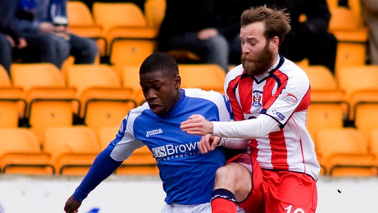 Nigel Hasslebaink: Tussles with James Dayton at McDiarmid Park