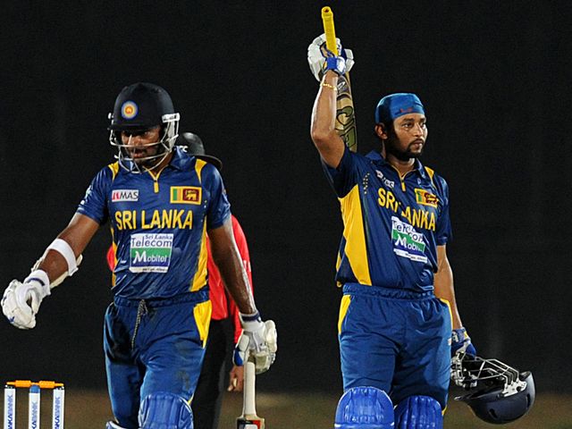Tillakaratne Dilshan celebrates his century
