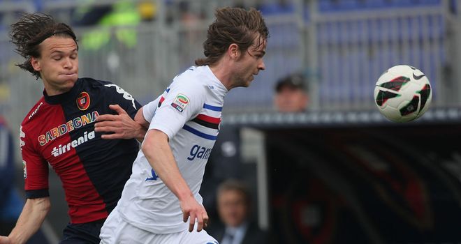 Albin Ekdal puts Tommaso Berni under pressure.