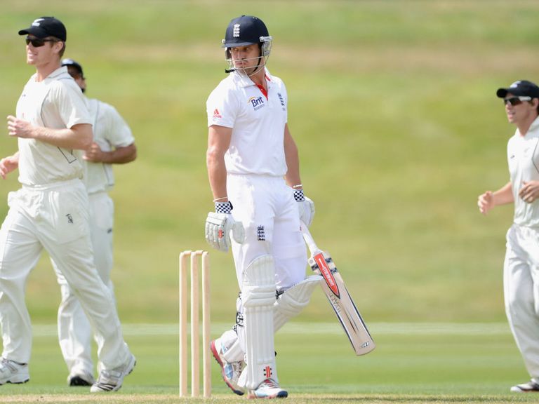 Nick Compton falls cheaply in Queenstown