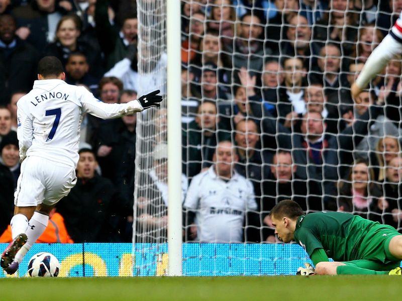 Aaron Lennon rounds goalkeeper Wojciech Szczesny to score Tottenham's second goal of the day