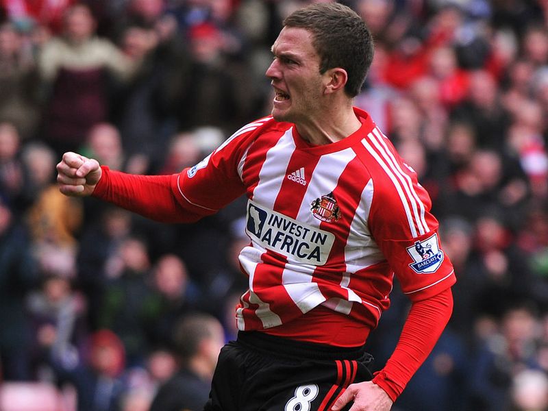 Craig Gardner celebrates scoring a penalty to make it 1-1 at the Stadium of Light