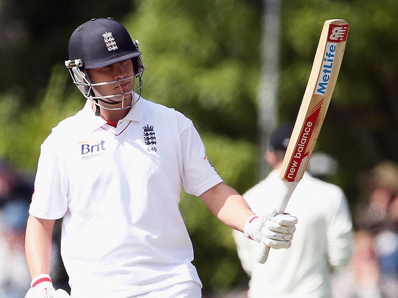 Jonathan Trott continued England's resistance, notching 52 before he fell to Neil Wagner