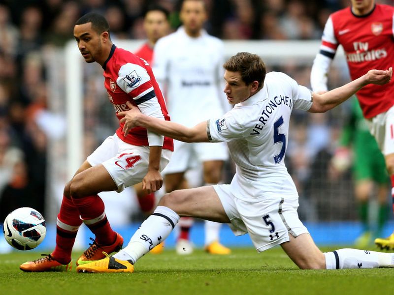 Theo Walcott tries to get away from Jan Vertonghen, but the defender stays close