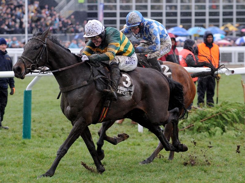 At Fishers Cross grinds out victory in the Albert Bartlett