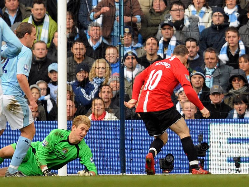 In November 2008 he scores the 100th goal of his career in the Manchester derby at the City of Manchester Stadium.