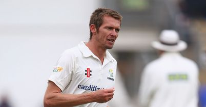 Glamorgan leapfrog Leics