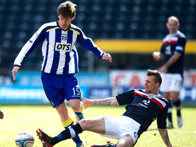Borja Perez is challenged by Iain Davidson