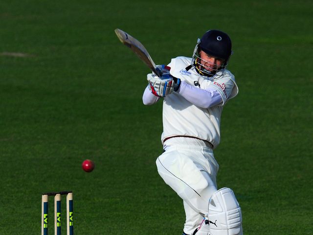 Borthwick's half-century set Durham on the road to victory