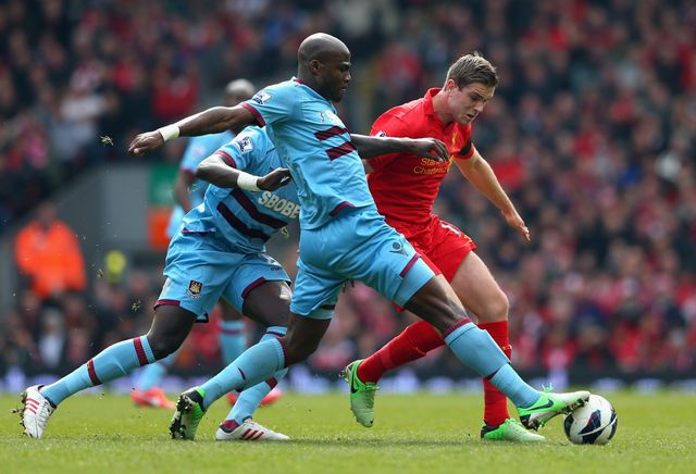 Guy Demel challenges Jordan Henderson