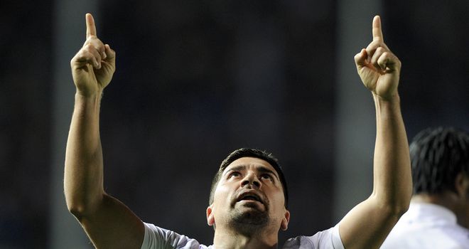 David Pizarro celebrates his opener for Fiorentina