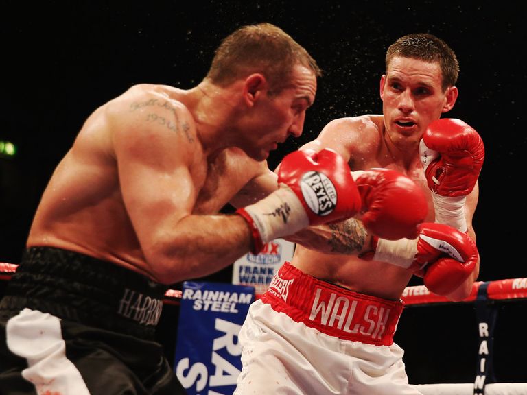 Scott Harrison (l) was outpointed by Liam Walsh