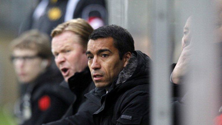 Giovanni van Bronckhorst (r): Will assist head coach Ronald Koeman (l)
