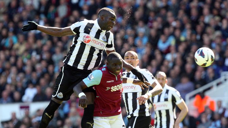 Cheick Tiote: Beats Mohamed Diame in the air