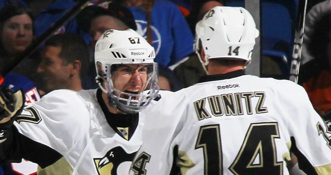 Chris Kunitz celebrates with Sidney Crosby