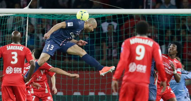 Alex heads home a late equaliser for PSG