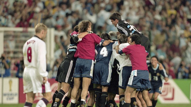 David Batty trudges back to the centre circle after missing from the spot against Argentina at the 1998 World Cup