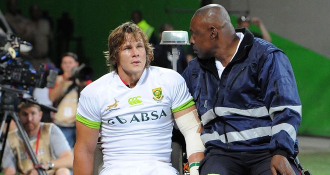 Arno Botha: Taken off with injured knee