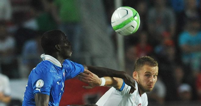 Michal Kadlec (R) vies for the ball with Mario Balotteli
