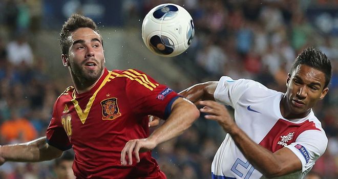 Danny Hoesen (r): Battles Spain's Daniel Carvajal for possession
