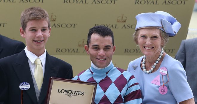 Joel Rosario (centre) partnered Minorette