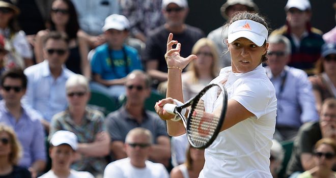 Laura Robson fended off Marina Erakovic to reach the last 16