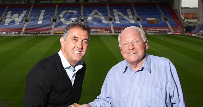 Owen-coyle-dave-whelan-wigan-1024_2960566