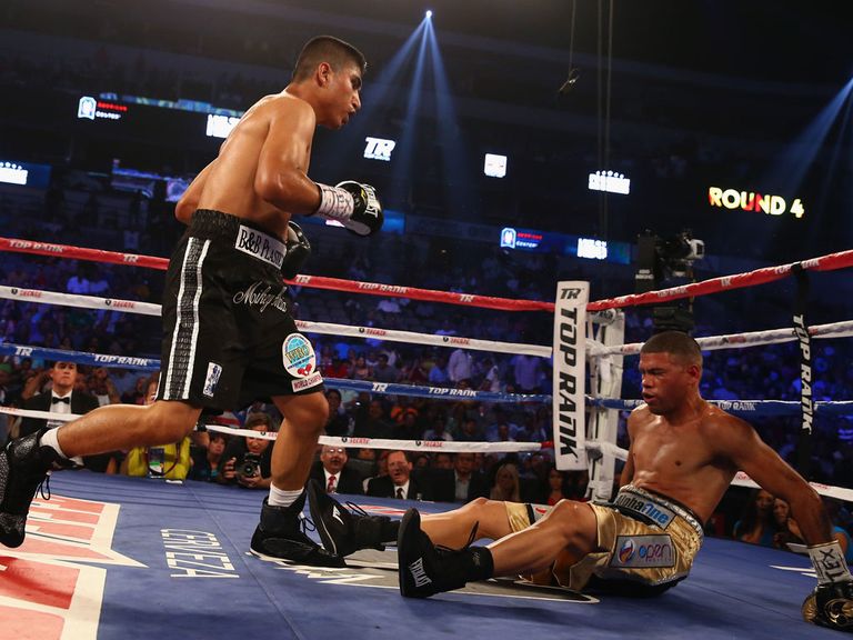 Mieky Garcia knocks out Juan Manuel Lopez