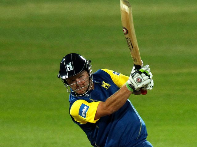 Darren Maddy guided Warwickshire home