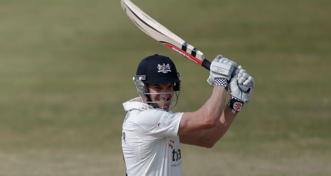 Michael Klinger hit a brisk 92 as Gloucestershire powered their way to victory over Worcestershire at the College Ground