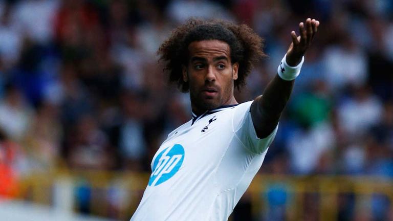 Tom Huddlestone: Midfielder completes move from Tottenham to Hull City