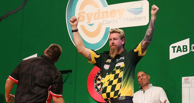 Simon Whitlock shines at the Sydney Darts Masters at Luna Park