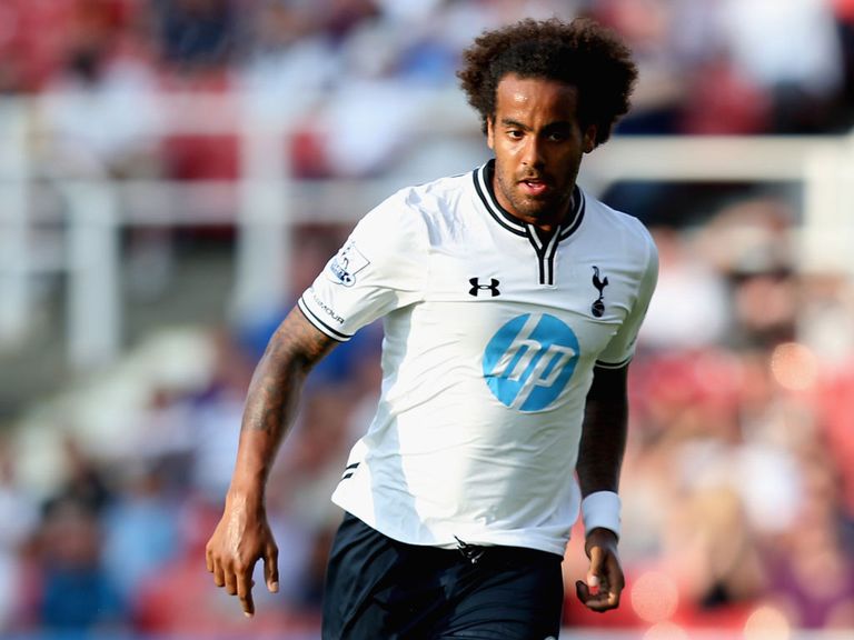 Tom Huddlestone: Signs for Hull