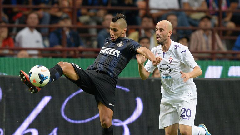 Saphir Taider stays away from Borja Valero.