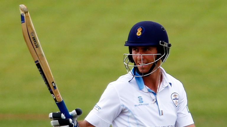 Wayne Madsen: Signed with Derbyshire until 2016