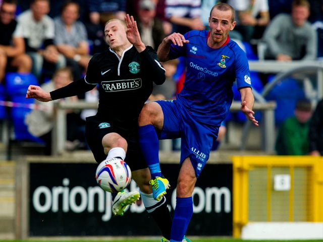 Scott Robertson tangles with James Vincent
