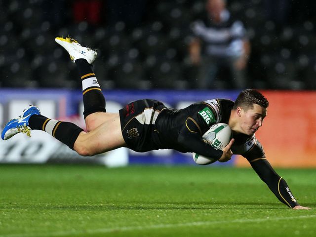 Jamie Shaul scores a try for Hull