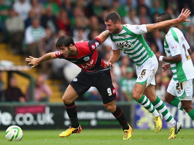 Charlie Austin escapes from Daniel Seaborne